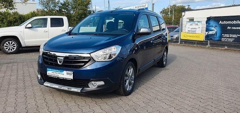 Blau Gebraucht 2015 Dacia Lodgy Celebration Van / Kleinbus | 7.999 € (Etwas zu teuer) - Bild 1/4