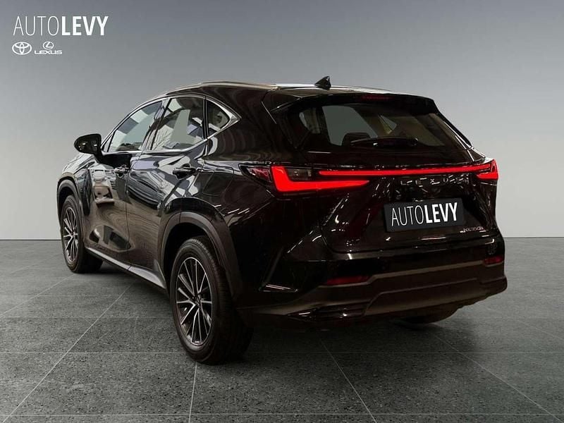 Gebraucht Lexus NX350h 243 PS (178 kW) 2023 Black metallic SUV