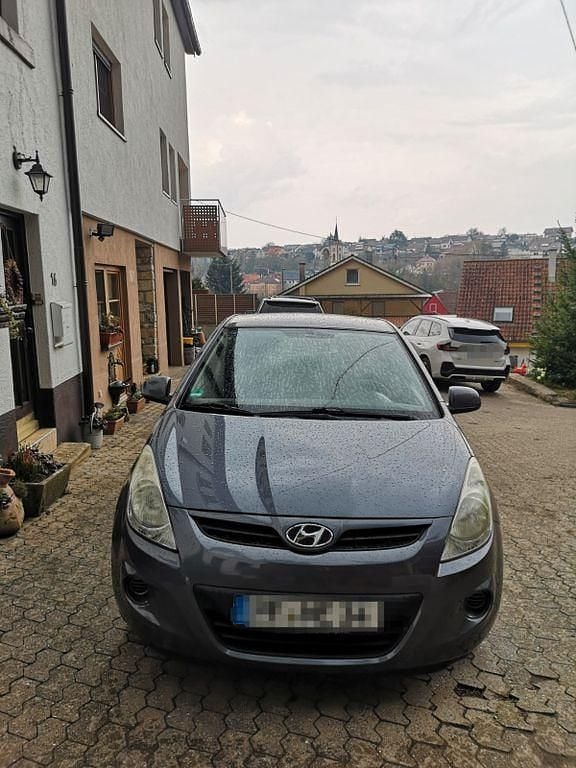 Gebraucht Hyundai i20 Classic 77 PS (56 kW) 2011 Grau Kleinwagen