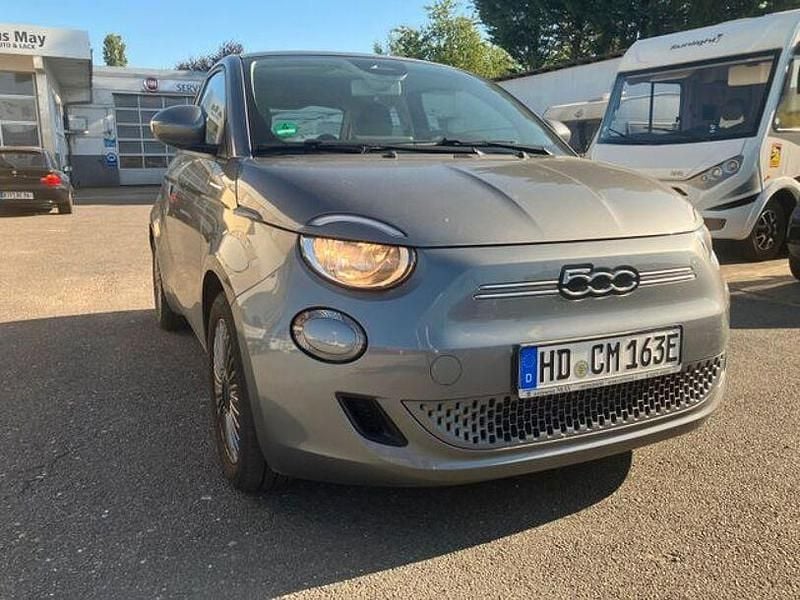Grau Gebraucht 2022 Fiat 500e Icon Limousine | 17.419 € (Superpreis) - Bild 1/4