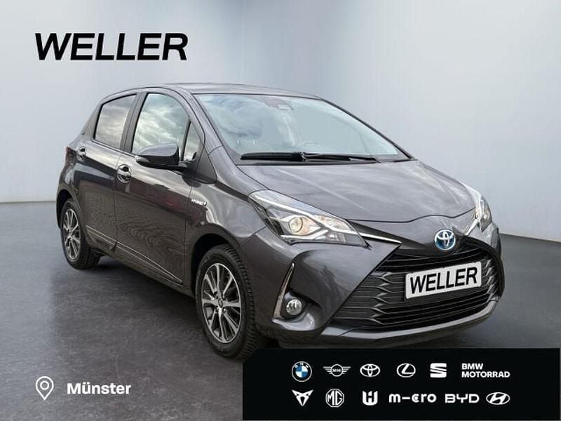 Gebraucht Toyota Yaris Hybrid Club 101 PS (74 kW) 2019 Grau Kleinwagen