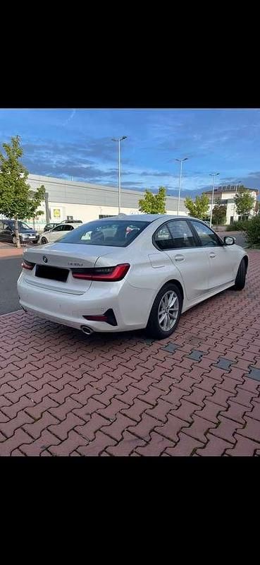 Gebraucht BMW 320 190 PS (139 kW) 2019 Weiß Limousine