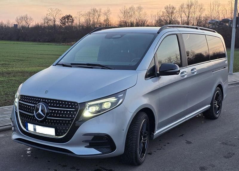 Silber Gebraucht 2025 Mercedes V300 Exclusive Van / Kleinbus | 91.800 € - Bild 1/4