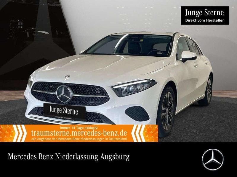 Weiß Gebraucht 2024 Mercedes A200 Advanced Limousine | 26.490 € (Guter Preis) - Bild 1/3