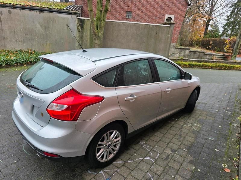 Gebraucht Ford Focus Titanium 163 PS (119 kW) 2013 Silber Limousine