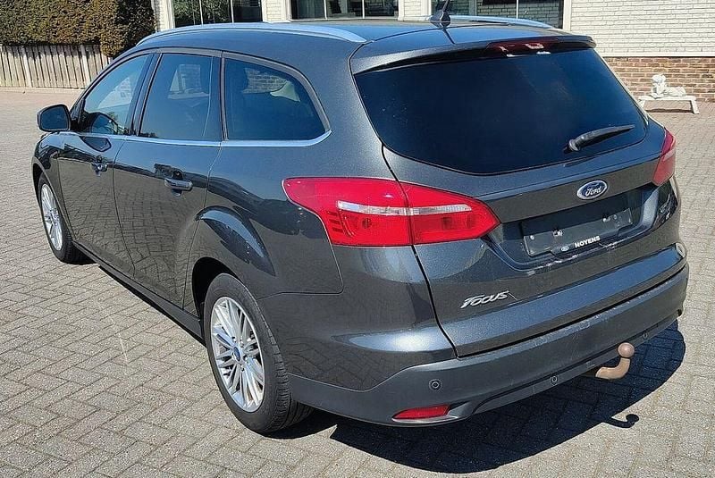Gebraucht Ford Focus Cool & Connect 120 PS (88 kW) 2018 Grau Limousine