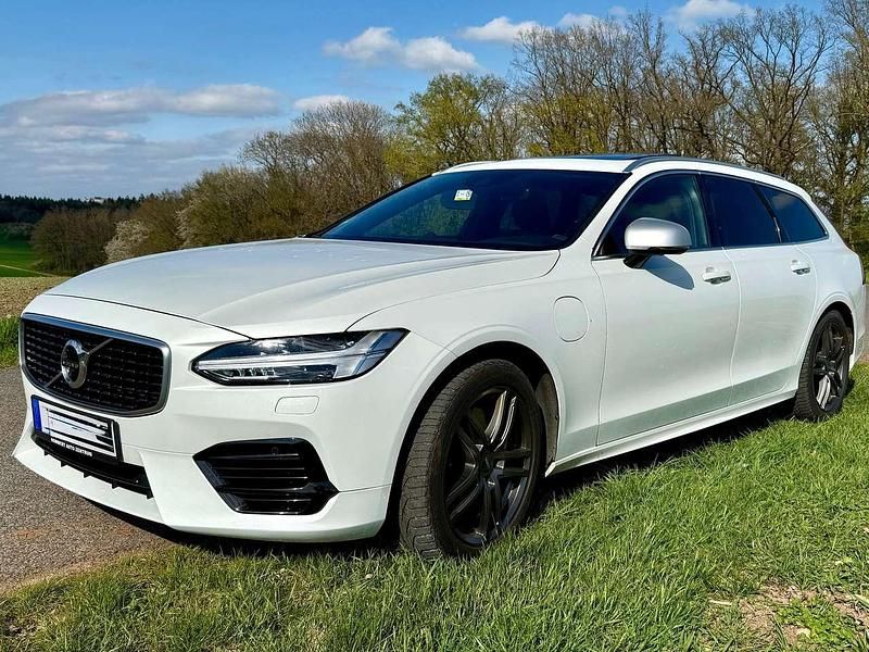 Weiß Gebraucht 2018 Volvo V90 R-Design Kombi | 25.450 € - Bild 1/4