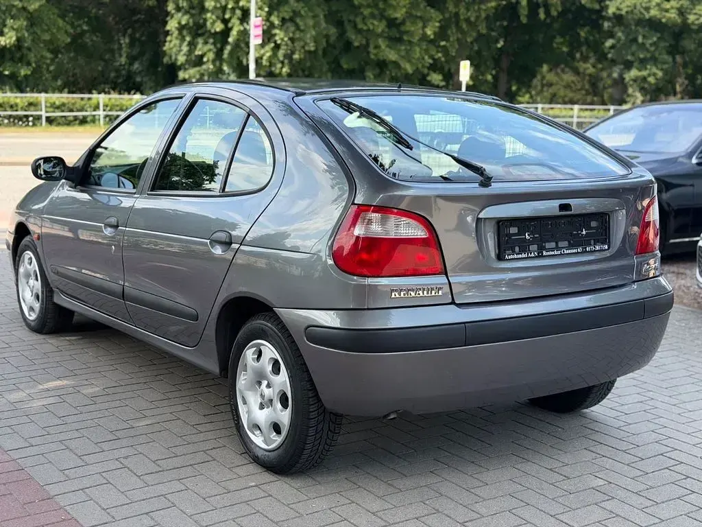 Gebraucht Renault Mégane II Privilege 95 PS (69 kW) 2002 Grau Limousine
