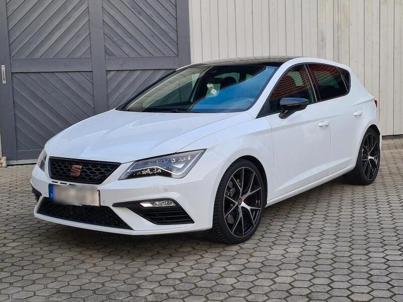 Weiß Gebraucht 2020 Cupra Leon Limousine | 24.180 € (Fairer Preis) - Bild 1/4