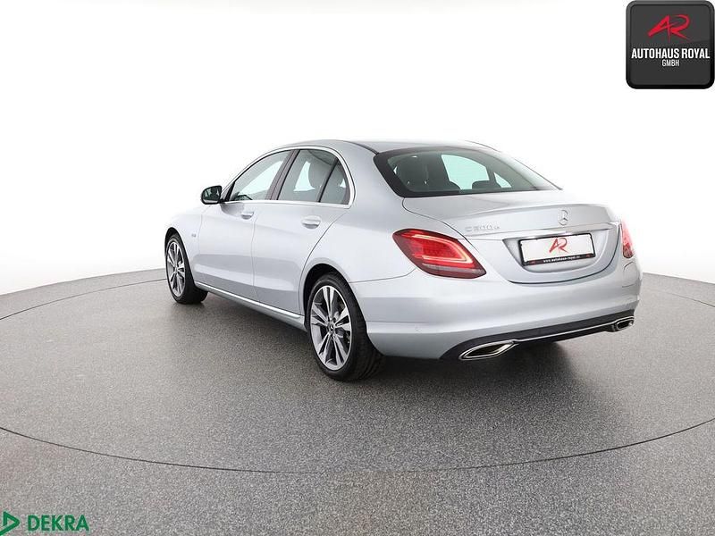 Gebraucht Mercedes C300e Avantgarde 320 PS (235 kW) 2020 Iridiumsilber Limousine