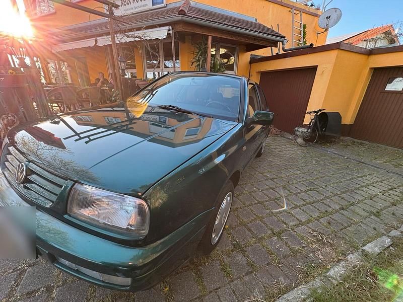 Second-hand VW Jetta 90 CP (66 kW) 1995 Verde Berlinǎ