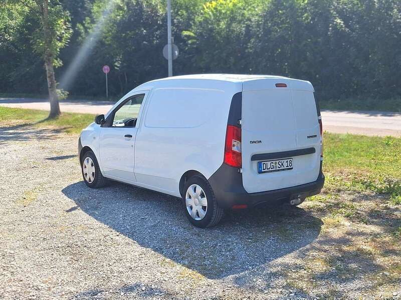 Weiß Gebraucht 2015 Dacia Dokker Express Essentiel Van | 7.000 € (Fairer Preis) - Bild 1/4