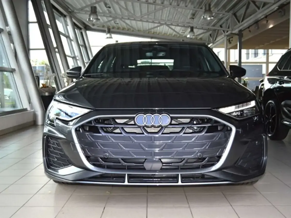 Neu Audi A3 S-Line 204 PS (150 kW) 2026 Daytonagrau perleffekt Limousine