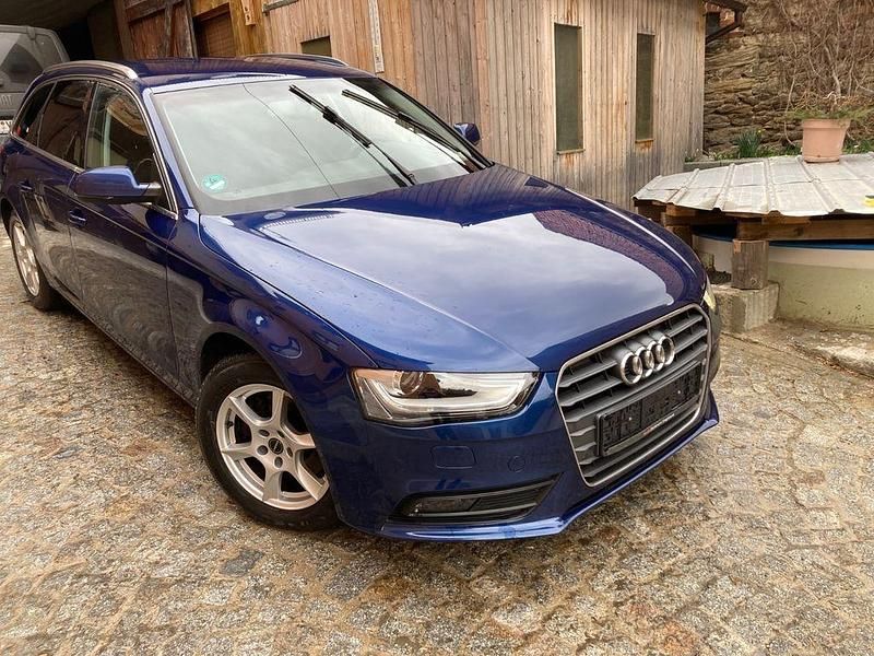 Gebraucht Audi A4 Attraction 170 PS (125 kW) 2014 Blau Kombi