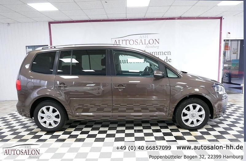 Gebraucht VW Touran Life 105 PS (77 kW) 2013 Braun Van / Kleinbus