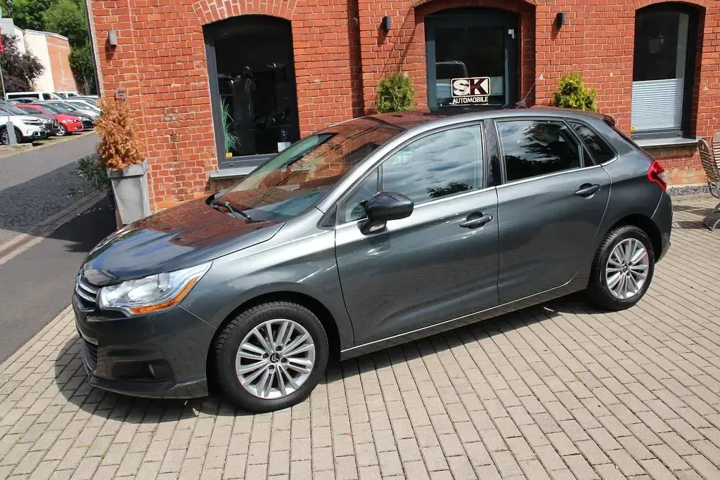 Gebraucht Citroën C4 Tendance 95 PS (69 kW) 2013 Grau Limousine