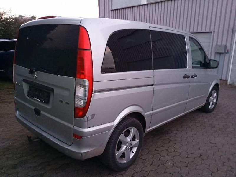 Silber Gebraucht 2012 Mercedes Vito Van / Kleinbus | 8.500 € (Superpreis) - Bild 1/4