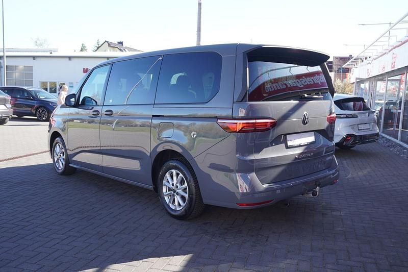 Second-hand VW Multivan Life 150 CP (110 kW) 2024 Gri Monovolum