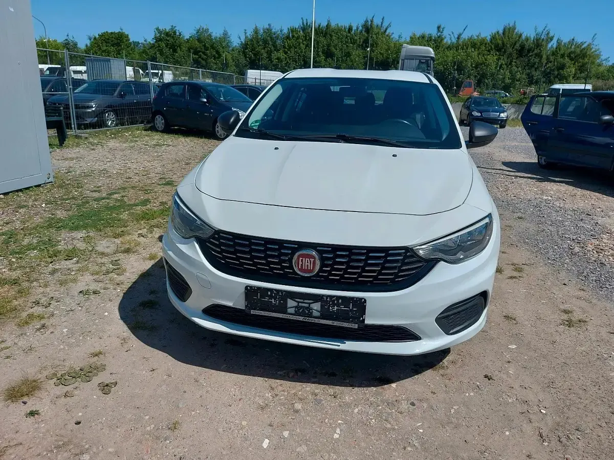 Usado Fiat Tipo 95 CV (69 kW) 2017 Blanco Berlina