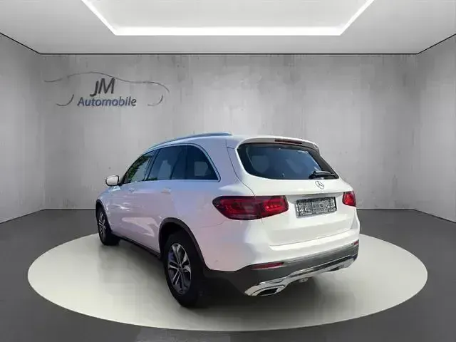 Gebraucht Mercedes GLC220 194 PS (142 kW) 2020 Polarweiss SUV