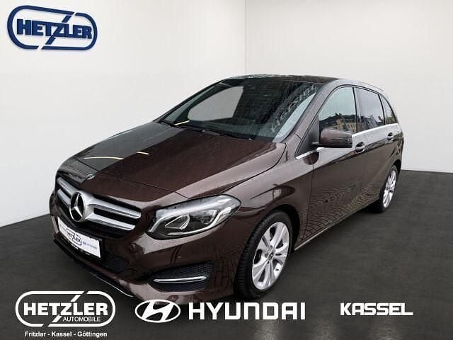 Orientbraun metalliclack Gebraucht 2017 Mercedes B200 Van / Kleinbus | 15.990 € (Fairer Preis) - Bild 1/4