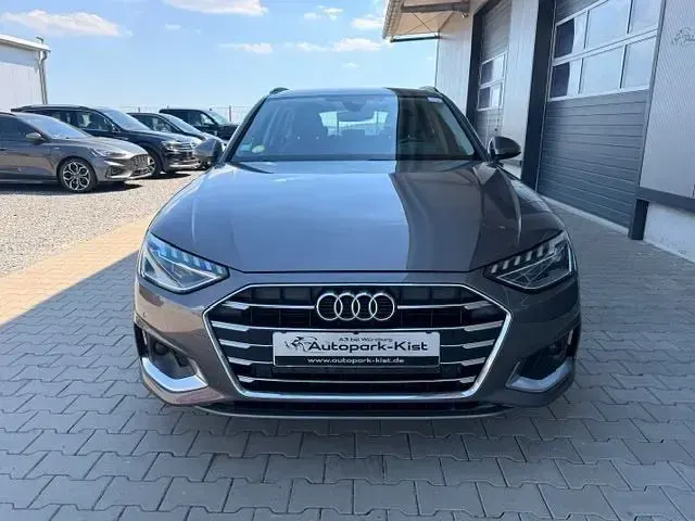 Gebraucht Audi A4 Advanced 163 PS (119 kW) 2022 Grau Kombi