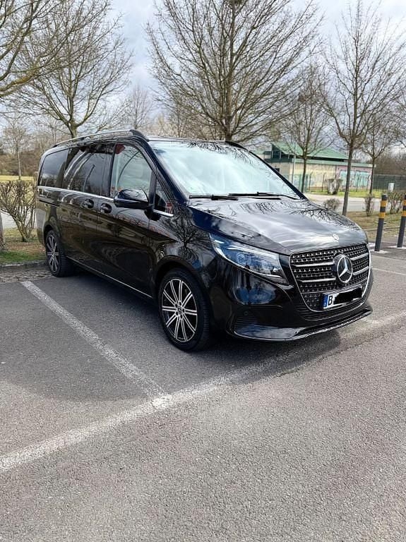 Gebraucht Mercedes V300 Avantgarde 237 PS (174 kW) 2024 Schwarz Van / Kleinbus