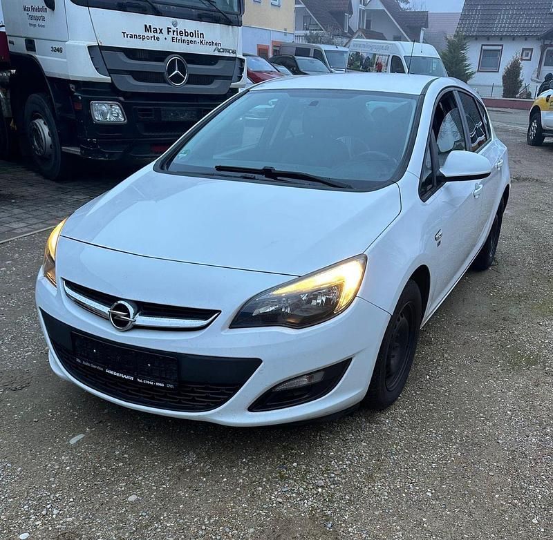 Gebraucht Opel Astra 140 PS (102 kW) 2012 Weiß Kombi