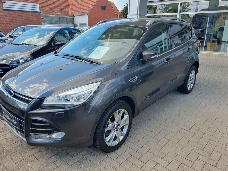 Grau Gebraucht 2015 Ford Kuga Titanium SUV | 12.990 € (Fairer Preis) - Bild 1/4