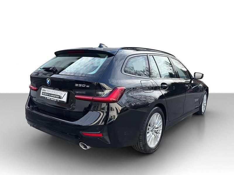 Gebraucht BMW 330e Sport Line 292 PS (214 kW) 2021 Schwarz ii uni Kombi