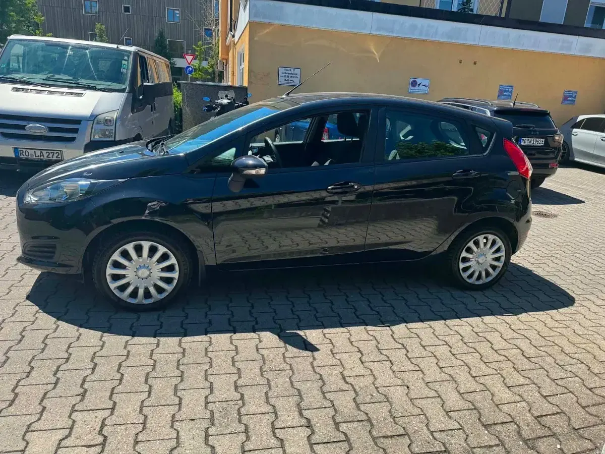 Gebraucht Ford Fiesta Ambiente 60 PS (44 kW) 2014 Schwarz Kleinwagen