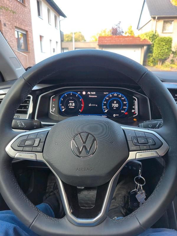 Gebraucht VW Polo Style 95 PS (69 kW) 2023 Schwarz Kleinwagen