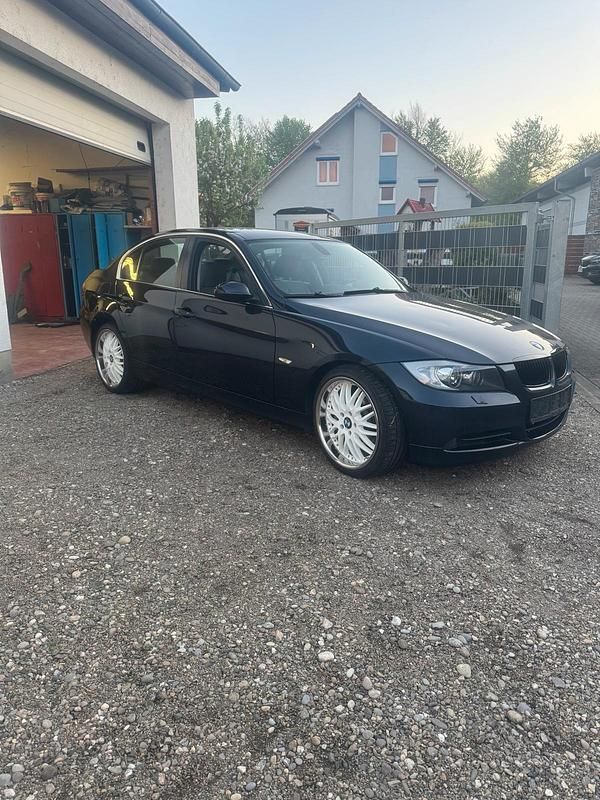 Blau Gebraucht 2005 BMW 325 Limousine | 3.333 € - Bild 1/4