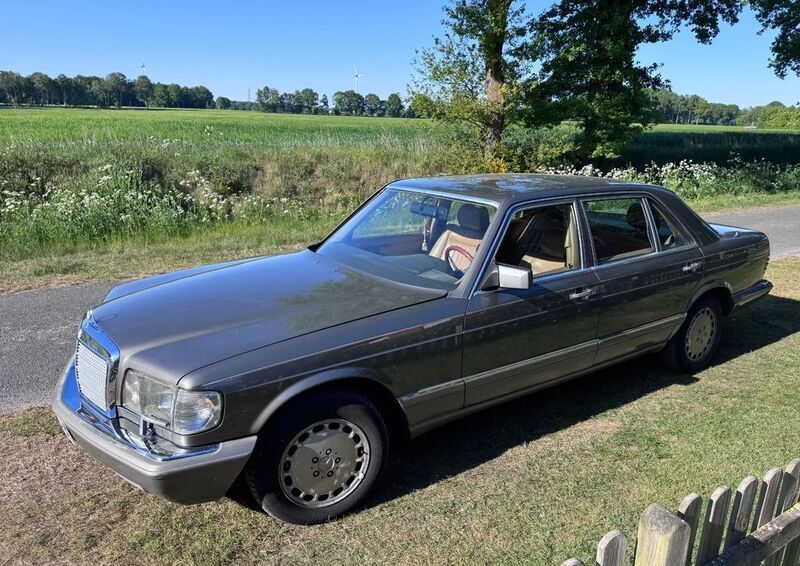 Grau Gebraucht 1986 Mercedes S300 Limousine | 12.300 € - Bild 1/4