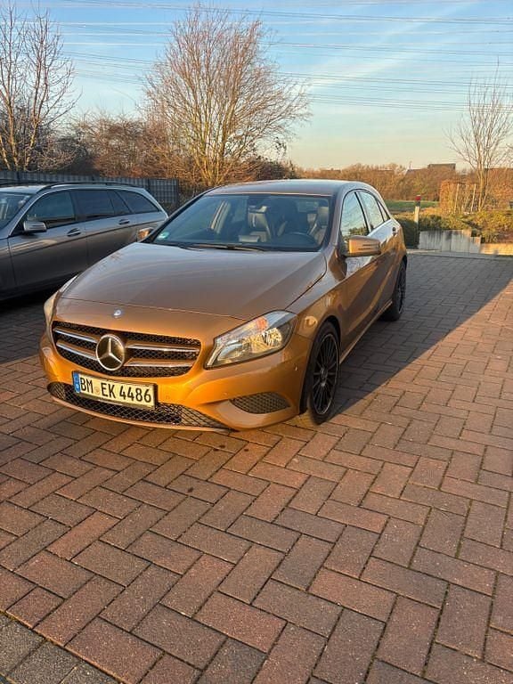 Gold Gebraucht 2012 Mercedes A180 Limousine | 7.990 € (Guter Preis) - Bild 1/4