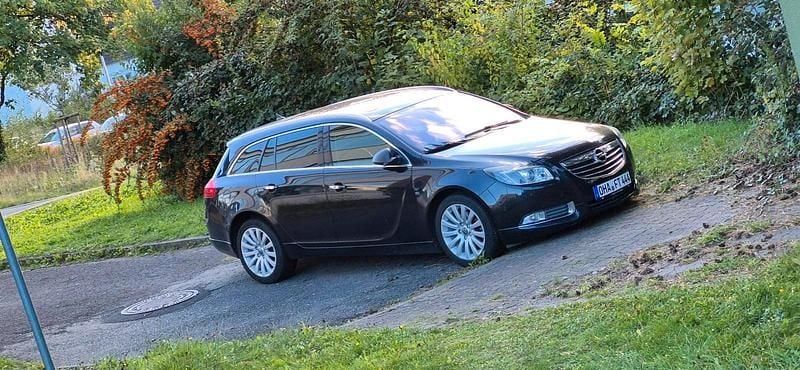 Silber Gebraucht 2011 Opel Insignia Sport Kombi | 5.999 € (Teuer) - Bild 1/4