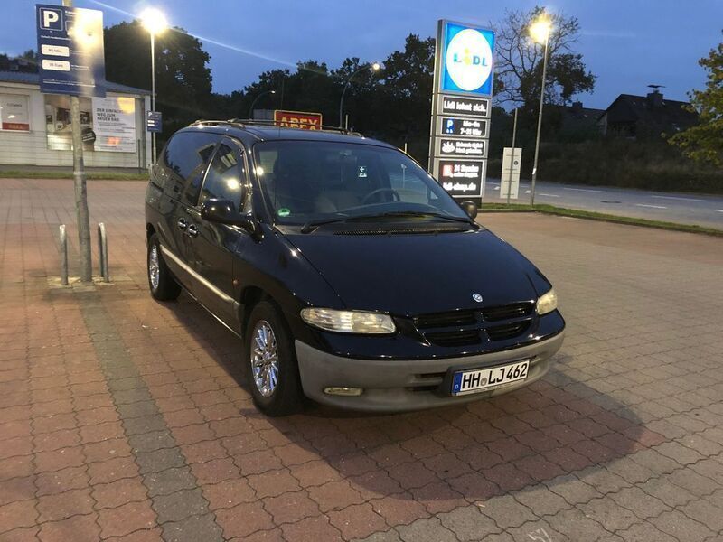 Schwarz Gebraucht 2000 Chrysler Voyager Van / Kleinbus | 4.600 € - Bild 1/4