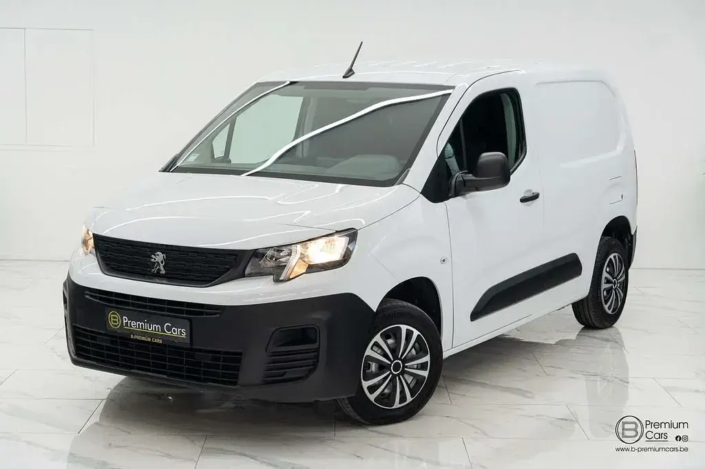 Gebraucht Peugeot Partner 102 PS (75 kW) 2023 Weiß Van / Kleinbus