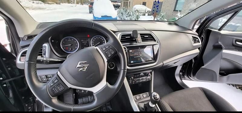 Gebraucht Suzuki SX4 S-Cross Comfort 129 PS (94 kW) 2020 Schwarz SUV