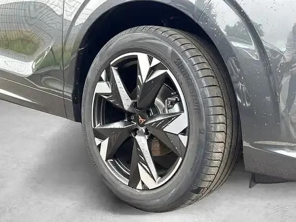 Neu Cupra Terramar 150 PS (110 kW) 2025 Technic grau SUV