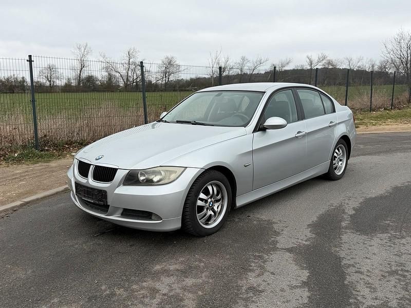 Gebraucht BMW 318 129 PS (94 kW) 2007 Silber Limousine