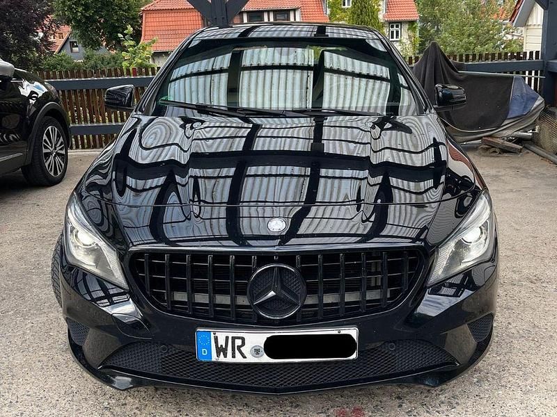 Gebraucht Mercedes CLA180 122 PS (89 kW) 2015 Schwarz Limousine