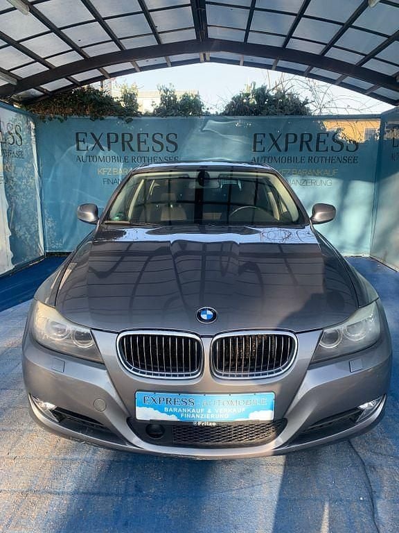 Gebraucht BMW 325 Sport Line 218 PS (160 kW) 2009 Grau Kombi