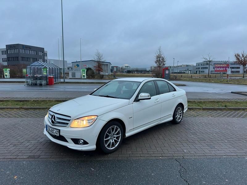 Weiß Gebraucht 2008 Mercedes C220 Avantgarde Limousine | 5.949 € (Guter Preis) - Bild 1/4