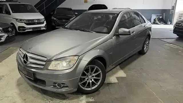 Gebraucht Mercedes C180 156 PS (114 kW) 2009 Palladiumsilber Limousine