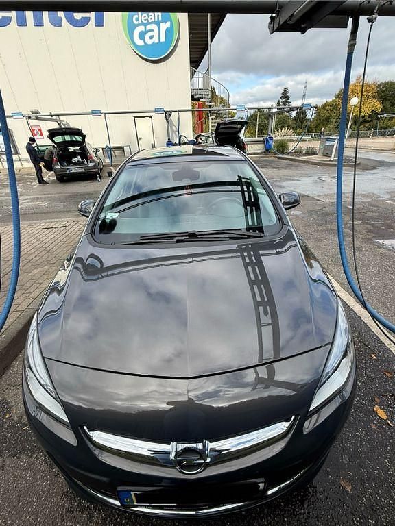 Grau Gebraucht 2014 Opel Astra Exklusiv Limousine | 9.990 € (Teuer) - Bild 1/4