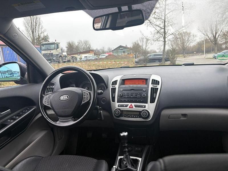 Gebraucht Kia Ceed 116 PS (85 kW) 2008 Grau Kleinwagen