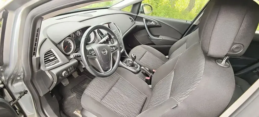 Gebraucht Opel Astra 116 PS (85 kW) 2015 Grau Limousine