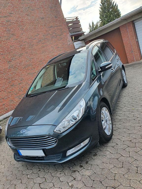 Grün Gebraucht 2015 Ford Galaxy Trend Van / Kleinbus | 13.500 € - Bild 1/4