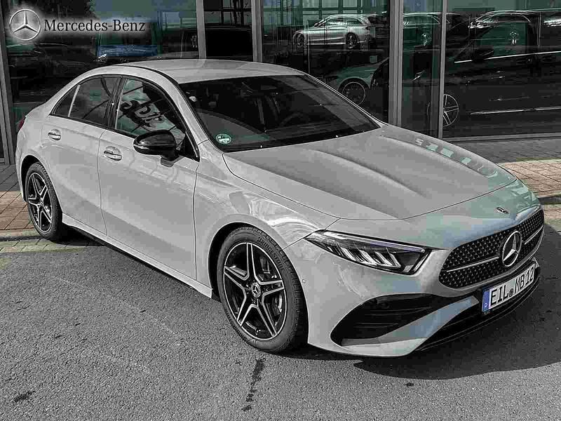 Gebraucht Mercedes A200 AMG 163 PS (119 kW) 2025 Manufaktur lack manufaktur alpin Limousine